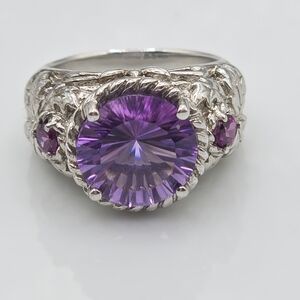 Like New Rare Estate Victoria Wieck Radiant Cut Amethyst  Garnet Ring